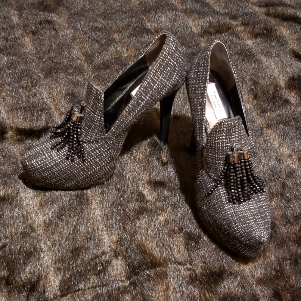 Vera Wang Simply Vera Tweed Pump